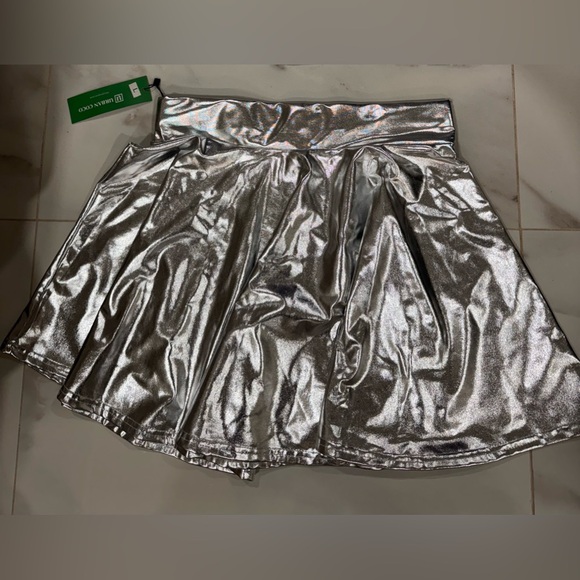 NWT Amazon Urban Coco Shiny flared mini skater skirt, size large - Picture 4 of 4